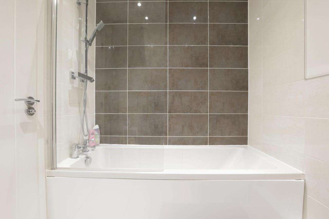 Southbank Leeds Apartment. New! With Free Parking 外观 照片